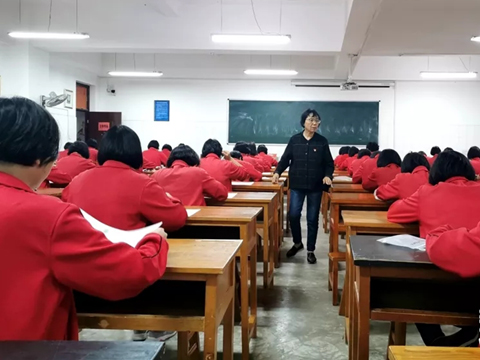 学习身边的榜样——张桂梅：点亮心灵 托举未来